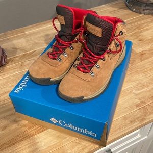 Women’s Newton Ridge Columbia hiking boots - worn once!